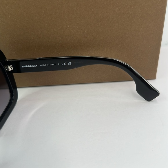 New Authentic Burberry Violet Gradient Square Ladies Sunglasses BE4284 37588H 52 - Picture 14 of 15